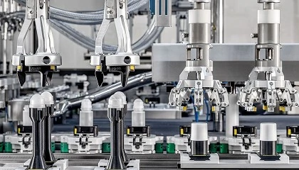 Foto de Schubert desarrolla una lnea de llenado compacta con cobots para el fabricante de cosmticos Brlind