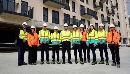 Foto de El ministro de Economa, Comercio y Empresa, Carlos Cuerpo, visita un ejemplo de construccin industrializada con Molins