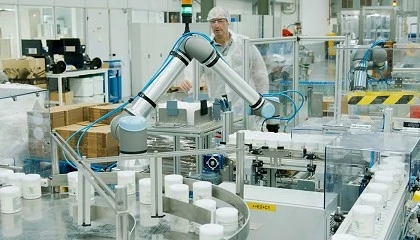 Foto de Wecobots desarrolla un nuevo final de lnea con automatizacin flexible para la produccin de tarros skincare de Revlon