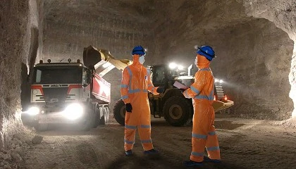 Foto de Nuevo traje con capucha DuPont Tyvek 500 HV: alta visibilidad y proteccin ptima a los trabajadores en entornos exigentes