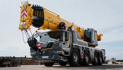 Foto de Gra mvil Liebherr de 120 toneladas equipada con el nuevo sistema de control de gras LICCON3