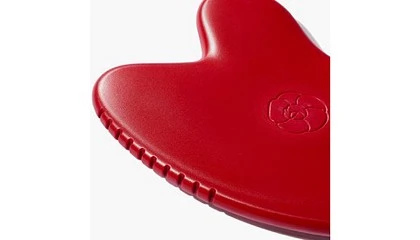 Foto de Chanel lanza un accesorio de masaje fabricado con materiales de origen biolgico en colaboracin con Sulapac y FaiveleyTech