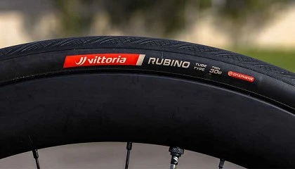Foto de Vittoria relanza su icnica cubierta Rubino