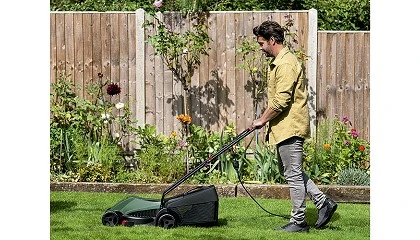 Foto de Bosch lanza su nueva gama de cortacésped Rotak con empuñadora Ergoflex para cuidar el jardín