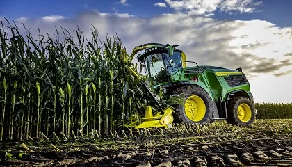 Foto de John Deere apresenta as novas picadoras de forragem automotrizes F8 e F9