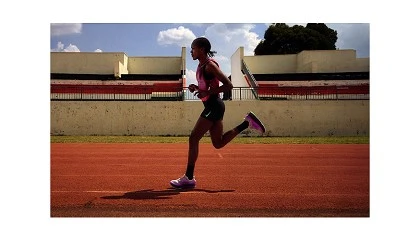 Foto de Faith Kipyegon y Nike lanzan una colección histórica que une velocidad, legado y maternidad