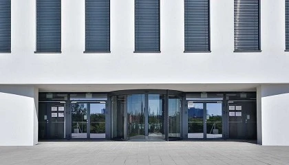 Foto de Centro Alum lanza el sistema FR90: ventanas y puertas con proteccin contra incendios y aislamiento trmico