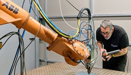 Foto de Tekniker avana na texturizao a laser para aplicaes industriais