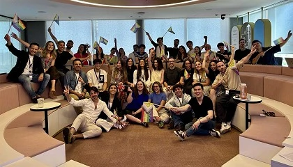 Foto de Una carroza con más de cien empleados y artistas drag: así celebra L’Oréal Groupe los veinte años del matrimonio igualitario en España