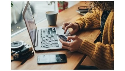 Foto de El gasto online crece, con cada vez más usuarios que comprarán en redes sociales