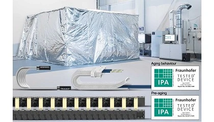 Foto de Igus com nova certificao das calhas articuladas para salas limpas secas