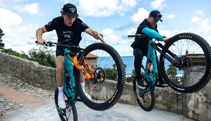 Foto de FOX sorprende con su horquilla invertida Podium pensada para enduro