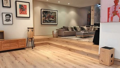 Foto de Estética natural y fácil mantenimiento para suelos de madera de alto tránsito