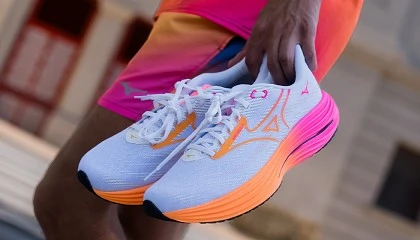 Foto de Mizuno presenta su nuevo pack Hanabi para brillar sobre el asfalto