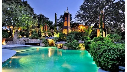 Foto de El jardín que despierta cuando cae la noche: arte, naturaleza y sensaciones bajo las estrellas