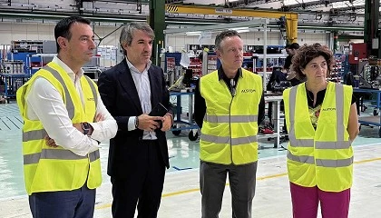 Foto de El vicelehendakari Mikel Torres visita el centro industrial de Alstom en Trápaga