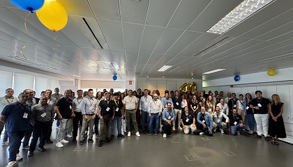 Foto de 40 aniversario de Haulotte Group: Innovacin y Servicio por bandera