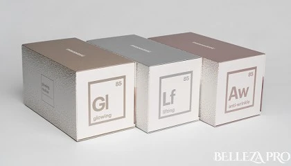Foto de Mesoestetic presenta su edición limitada de cofres navideños con rutinas antiedad completas