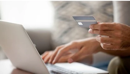 Foto de Casi la mitad de los españoles opta por pagar sus compras online con tarjeta