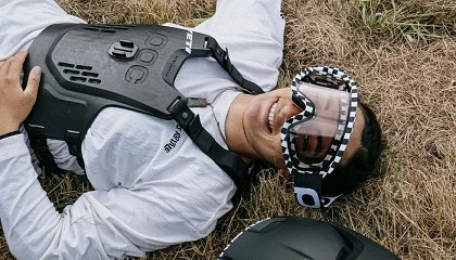 Foto de POC lanza una edicin especial de casco y mscara dedicada a Robin Goomes