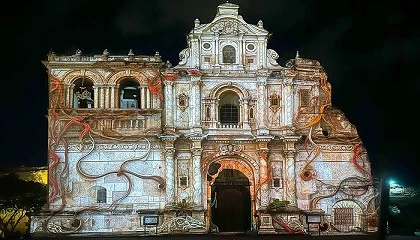 Foto de La tecnología de proyección de Christie ilumina el Festival de la Luz de Antigua Guatemala 2025