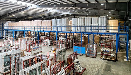 Foto de Entreplanta con estanteras Ohra que optimizan el uso del espacio en el grupo Fries