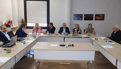 Foto de AIQBE analiza su papel como motor econmico de Huelva con una delegacin del Gobierno Central