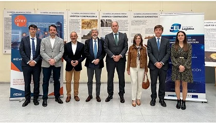 Foto de El consejero de Digitalización, Miguel López-Valverde, visita el CEXCO, CEL y CITET