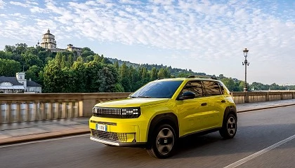 Foto de Fiat marca un hito en sostenibilidad: primer automvil fabricado con material reciclado de envases para bebidas