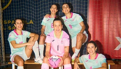 Foto de Joma y la Seleccin Espaola de Ftbol Sala conmemoran el primer Mundial Femenino de la historia