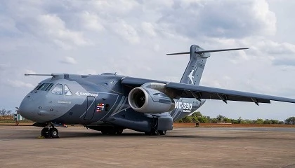 Foto de Embraer exhibir los KC-390, E195-E2 y E190F en el Dubai Airshow