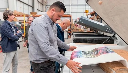 Foto de Global Vacuum Presses muestra a profesionales portugueses las posibilidades del termoformado y la sublimacin en solid surface