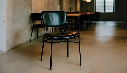 Foto de Francisco Segarra presenta sillas y taburetes para proyectos contract: equilibrio entre armona y contraste