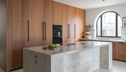 Foto de Cesar by Nero disea la cocina de Casa HMA combinando madera y diseo italiano