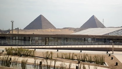 Foto de AGC Glass Europe suministra la mayor parte del vidrio para el Gran Museo Egipcio