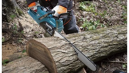 Foto de La sierra de cadena Makita UC030G XGT: una nueva generación de potencia sin cable