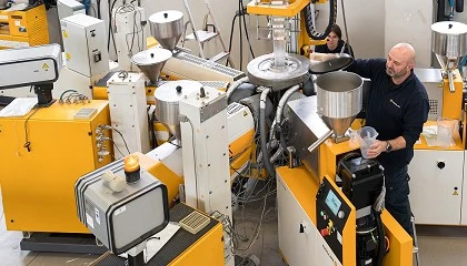 Foto de Aimplas recibe el certificado Recyclass para evaluar la reciclabilidad de los componentes plsticos en los sectores de automocin y en el elctrico- electrnico