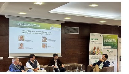 Foto de Mesa Redonda �Biosolu��es e pr�ticas sustent�veis na cultura da pera e ma��