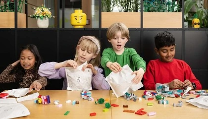 Foto de Lego alcanza el 56% de sustitucin de bolsas de plstico por papel en sus lneas de envasado