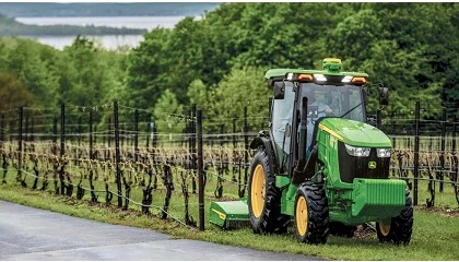 Foto de John Deere 5EN: un tractor enfocado a cultivos de alto valor