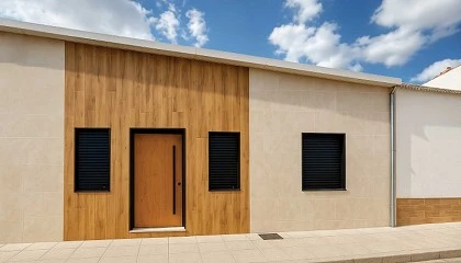 Foto de Persianas de extrusin de Persax en una rehabilitacin urbana: de local comercial a vivienda confortable y segura