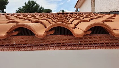 Foto de Hispalyt destaca las ventajas de las cubiertas microventiladas de teja cermica para profesionales y edificios