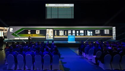 Foto de Stadler presenta en Szolnok la primera carrocera pintada para los trenes InterCity de GYSEV