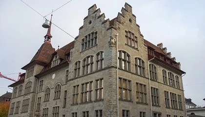 Foto de Espaadores Swisspacer Ultimate em janelas classificadas como patrimnio histrico