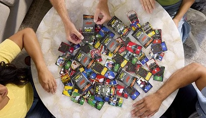 Foto de Mattel lanza una colaboración de UNO con Fórmula 1