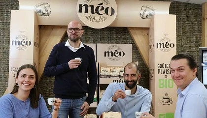 Fotografia de M�o Caf�s cambia a flowpacks de PE 'Design for Recycling' de adapa en preparaci�n para la PPWR