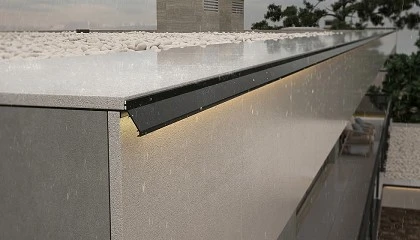 Foto de Novovierteaguas Eclipse XS, el ms pequeo de EMAC, propone una aproximacin minimalista al diseo de remates exteriores