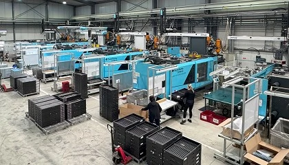 Foto de SLM Kunststofftechnik y Sumitomo (SHI) Demag, una relación de casi tres décadas en la inyección de plásticos