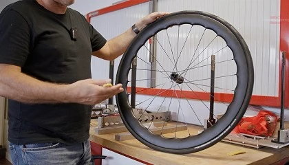 Foto de Progress sorprende con sus nuevas ruedas tras pruebas aerodin�micas en Magny-Cours