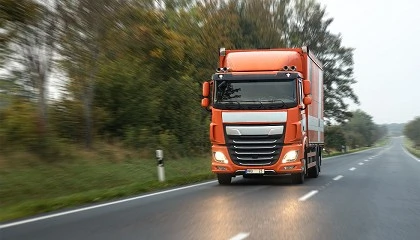 Foto de El sector del transporte de mercancias advierte del impacto econ�mico que tendr�a equiparar el impuesto del gasoil al de la gasolina